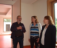 Bernd Assmann, Karoline Linnert und Susanne Kirchmann (von links) in den Räumen des neuen Freizeitheims