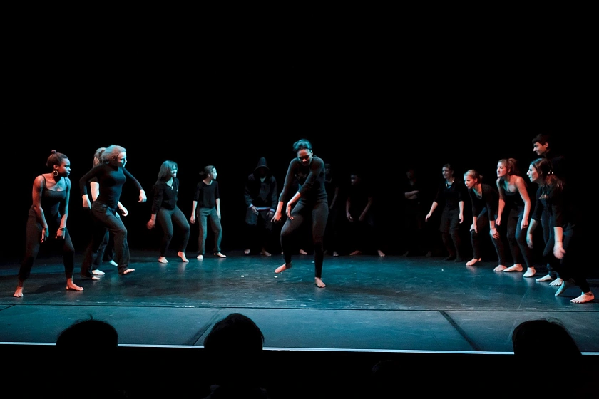 Das Ensemble von Friedenskrieger II in Aktion