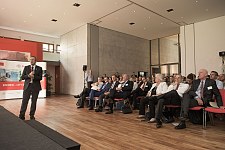 DLR-Chef Wörner bei seinem Vortrag in der Bremer Landesvertretung