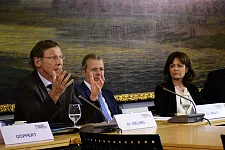 Bürgermeister Dr. Sieling bekräftigte während der Pressekonferenz seine Forderung, dass der Bund sich stärker an den Flüchtlingskosten beteiligen muss