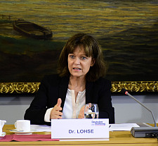 Oberbürgermeisterin Dr. Eva Lohse, Präsidentin des Deutschen Städtetages bei der Pressekonferenz im Bremer Rathaus