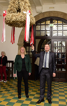 Andrea Geerken, 1. Vorsitzende der Bremer LandFrauen und Senator Joachim Lohse 