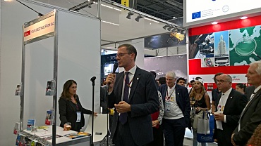 Wirtschaftssenator Günthner bei der Eröffnung des Stand-Events von DLR und dem Bremer Gemeinschaftsstand.