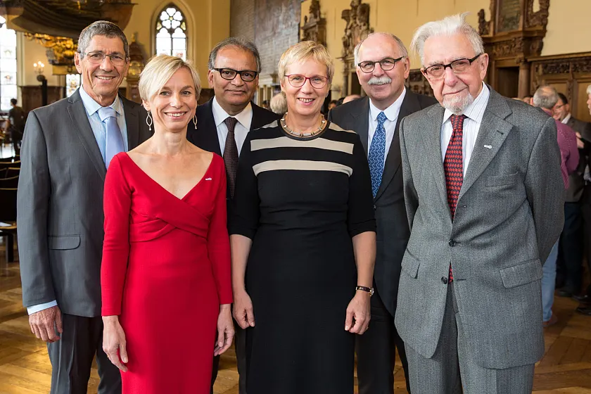 v.l.n.r.: Prof. Dr. Amatzia Genin (Direktor des Interuniversity Institute of Marine Sciences, IUI und langjähriger Weggefährte des ZMT); Prof. Dr. Hildegard Westphal (Direktorin des ZMT); Prof. Dr. Venogupalan Ittekot (ehemaliger Direktor des ZMT); Prof. Dr. Eva Quante-Brandt (Senatorin für Wissenschaft, Gesundheit und Verbraucherschutz); Prof. Dr.-Ing. Matthias Kleiner (Präsident der Leibniz-Gemeinschaft); Prof. Dr. Gotthilf Hempel (Gründer des ZMT)