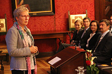 Wissenschaftssenatorin Eva Quante-Brandt begrüßt die neuen Professorinnen und Professoren im Kaminsaal des Rathauses