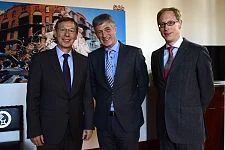Bürgermeister Carsten Sieling, Lutz Oelsner und Cornelius Neumann-Redlin