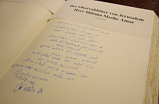 Der Eintrag ins Goldene Buch