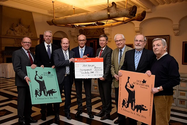 Heiko Dornstedt (1. Vorsitzender Stadtgarten Vegesack e.V.), Bürgerparkdirektor Tim Großmann, Bürgerpark-Tombola-Geschäftsführer Dietmar Hoppe, Bürgerparkvereinspräsident Joachim Linnemann, Bürgermeister Dr. Carsten Sieling,  Hans-Jochen Pönitz  (1. Vorsitzender Achterdiekpark e.V.), Heinrich Welke (1. Vorsitzender Park links der Weser e.V.) und Christof Steuer vom Förderverein Knoops Park