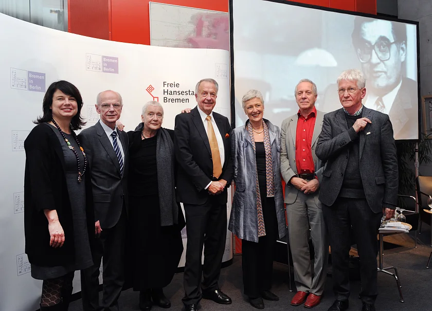 "Ein Abend für Hans Koschnick" (v.l.) Ulrike Hiller, Christian Weber, Karla Müller-Tupath, Bernd Neumann, Marieluise Beck, Hans Jessen, Wolfgang Eichwede