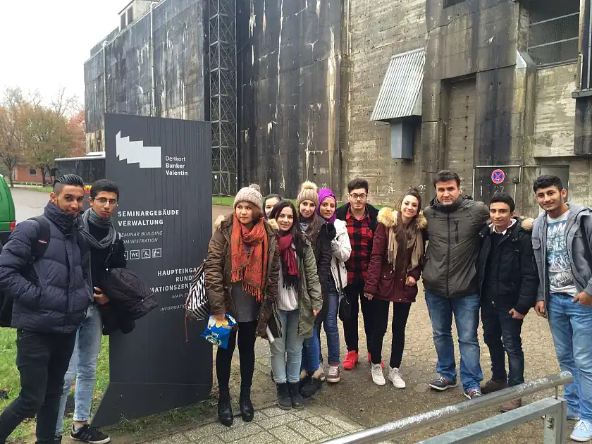 Teilnehmende des Workshops am Denkort Bunker Valentin 