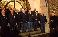 Musik für den Bremer Weihnachtsmarkt - der Beckedorfer Schifferknoten mit Bürgermeister Carsten Sieling