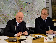 Stellten den vom Senat erörterten Brandschutzbedarfsplan der Stadtgemeinde Bremen vor: Innensenator Ulrich Mäurer (links) und Branddirektor Karl-Heinz Knorr 