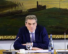 Geschäftsführer Robert Howe stellt die Bilanz für bremenports vor