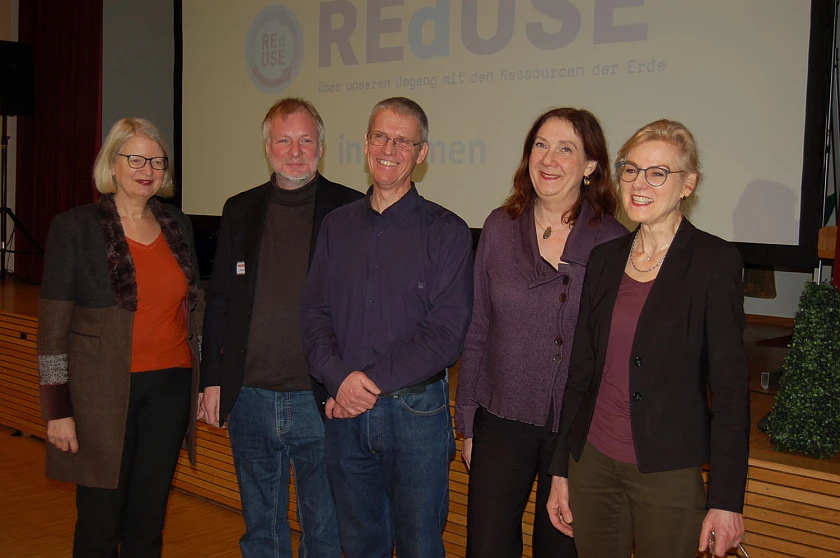 v.l.n.r.: Insa Nanninga, Norbert Frank, Moderator Stefan Simonis, Karoline Linnert, Ulla Pörtner (Schulleiterin, Albert-Einstein-Oberschule) warben für einen sorgsamen Umgang mit der Umwelt