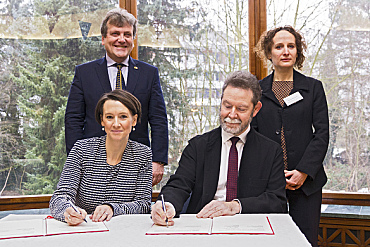 Unterzeichnung des erneuerten Partnerschaftsvertrages zwischen Besançon und Bremen