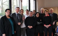 Gesprächsrunde in Oberneuland: Bürgermeister Sieling mit Eltern, Schul- und Ortsamtsleitung sowie Beiratssprecherin 