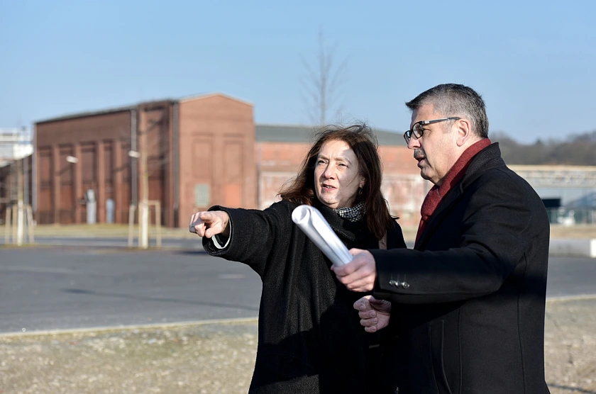 Bürgermeisterin Karoline Linnert mit WFB-Geschäftsführer Andreas Heyer auf dem BWK-Gelände