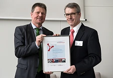 Klimaschutzbetrieb – Urkundenübergabe an die Firma A.W. Dienemann GmbH & Co. KG 