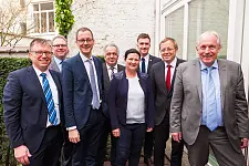 Senator Martin Günthner (dritter von links) und Gastgeber Christian Bruns, Leiter der Bremer Landesvertretung in Brüssel (ganz rechts) konnten u. a. folgende Gäste begrüßen (von links): Dr. Joachim Schuster, MdEP, Staatsrat Ekkehart Siering, Dr. Fritz Merkle, Vorstand OHB, Constanze Krehl, MdEP, Oliver Juckenhöfel, Airbus Defence & Space, Prof. Dr. Johann-Dietrich Wörner, Generaldirektor ESA.