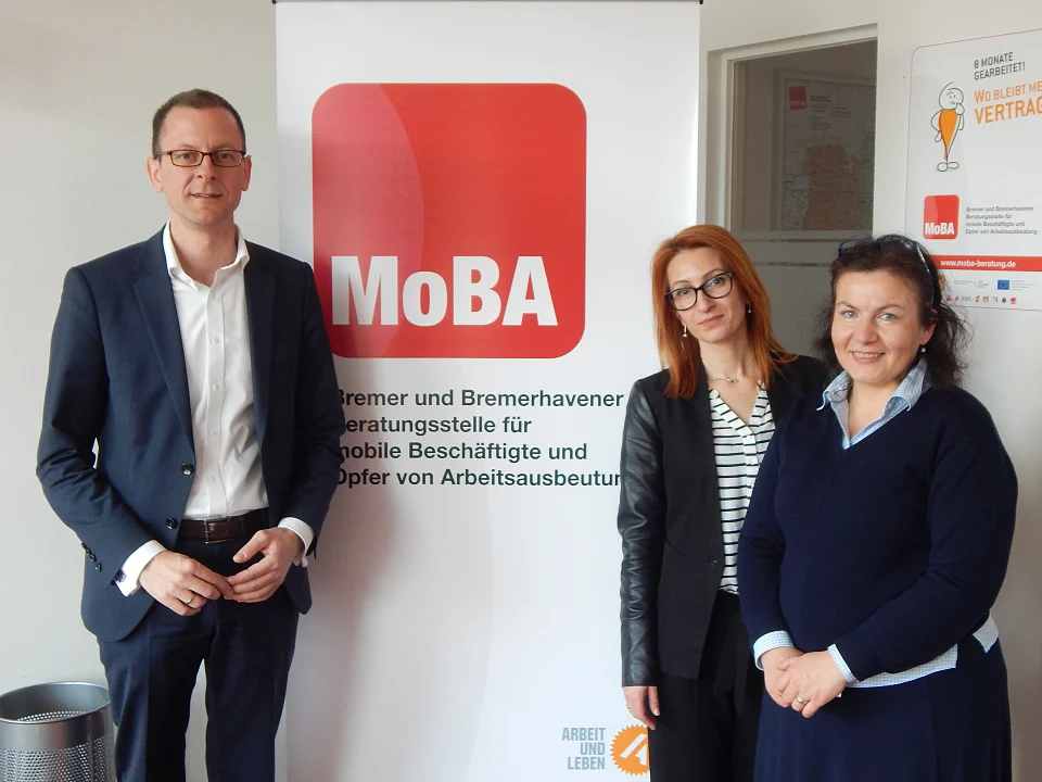 Martin Günthner, Senator für Wirtschaft, Arbeit und Häfen, eröffnete heute die Beratungsstelle für Mobile Beschäftigte. Dort beraten Ognyana Ivanova (links) und Agnieska Lason EU-Migrantinnen und –Migranten zu Fragen des Arbeitsrechts