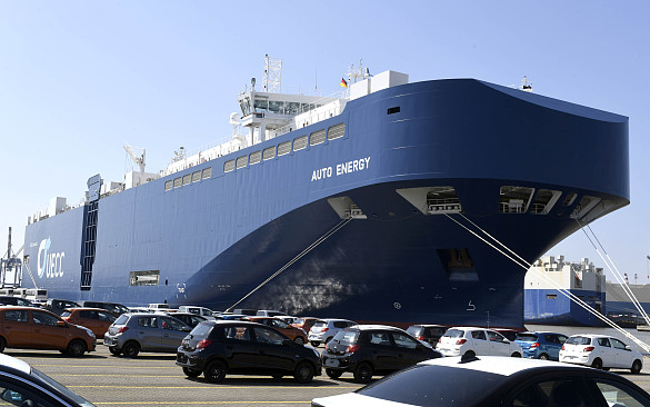 Autotransportschiff mit moderner LNG-Technologie: Die „Auto Energy“ im Überseehafen Bremerhaven wird umweltfreundlich mit Flüssigerdgas betrieben