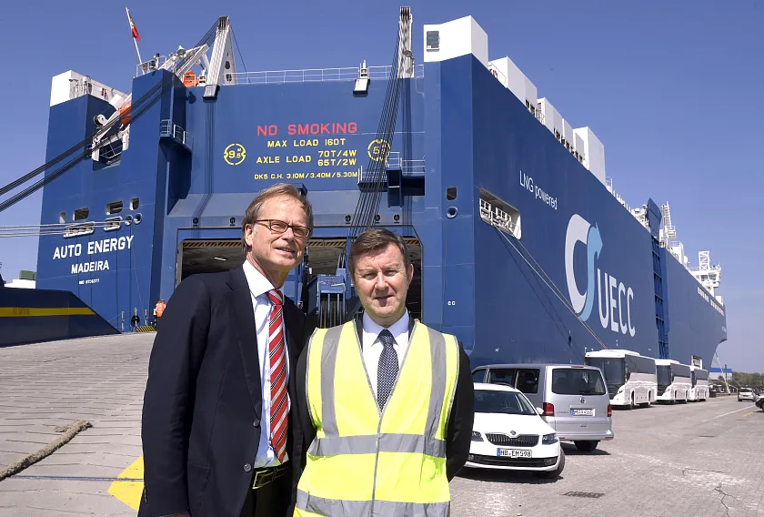 Vor der „Auto Energy“: Häfen-Staatsrat Jörg Schulz und Bjorn O. Gran Svenningsen, Head of Sales & Marketing bei UECC