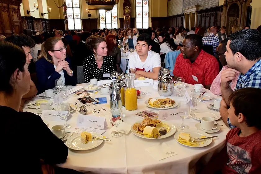 Es fand regen Anklang das "Café der Begegnung" in der Oberen Rathaushalle