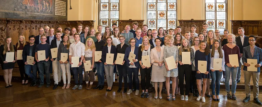 Die besten Absolventinnen und Absolventen des Landes Bremen wurden im Rathaus geehrt