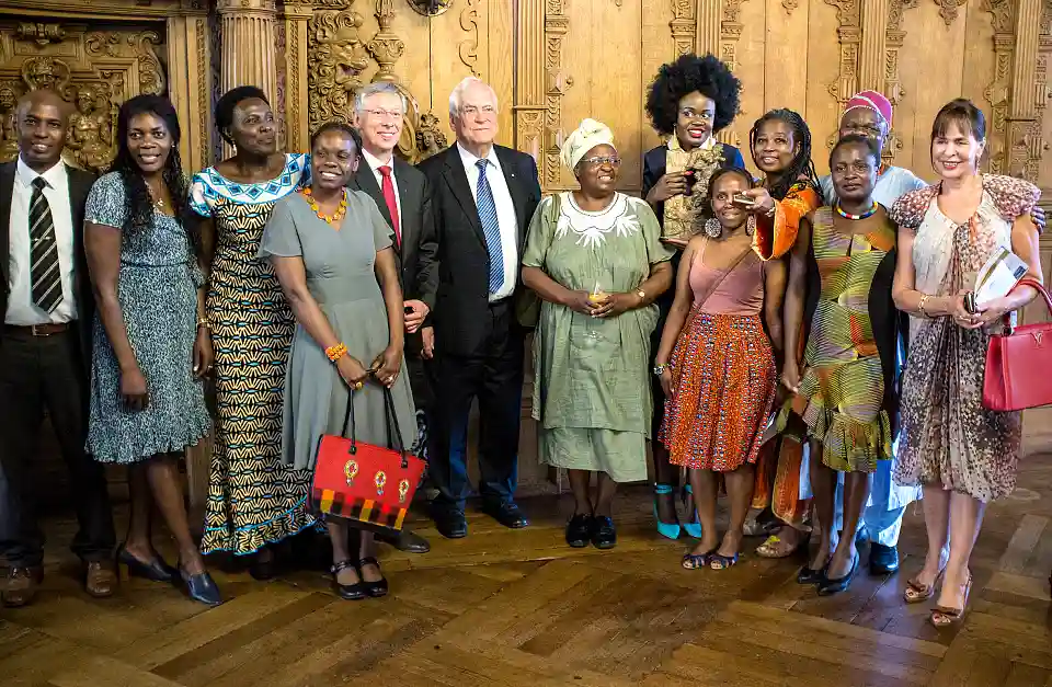 Gruppenbild mit Preisträgerin Stella Agara © Jörg Oberheide