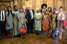 Gruppenbild mit Preisträgerin Stella Agara © Jörg Oberheide