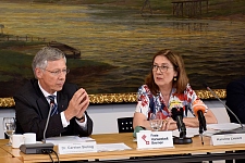 Bürgermeister Dr. Carsten Sieling und Bürgermeisterin Karoline Linnert informieren in der Senatspressekonferenz zu den Beschlüssen des Senats