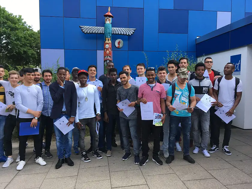 den beiden Abschlussklassen des SZ Utbremen wurden 34 Schüler unterrichtet, von denen 20 die erweiterte Berufsbildungsreife und 6 Schüler den Mittleren Schulabschluss erreicht haben.