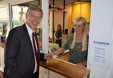 Familien-Saison-Ticket für das Sommerbad zu kaufen