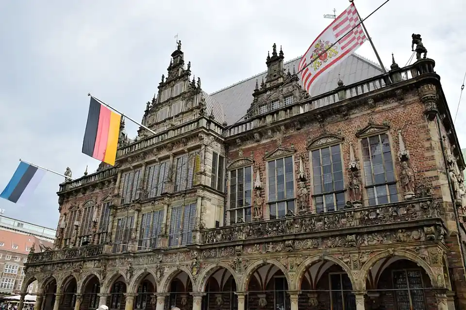 Estlands Flagge am Rathaus 