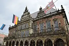 Estlands Flagge am Rathaus 
