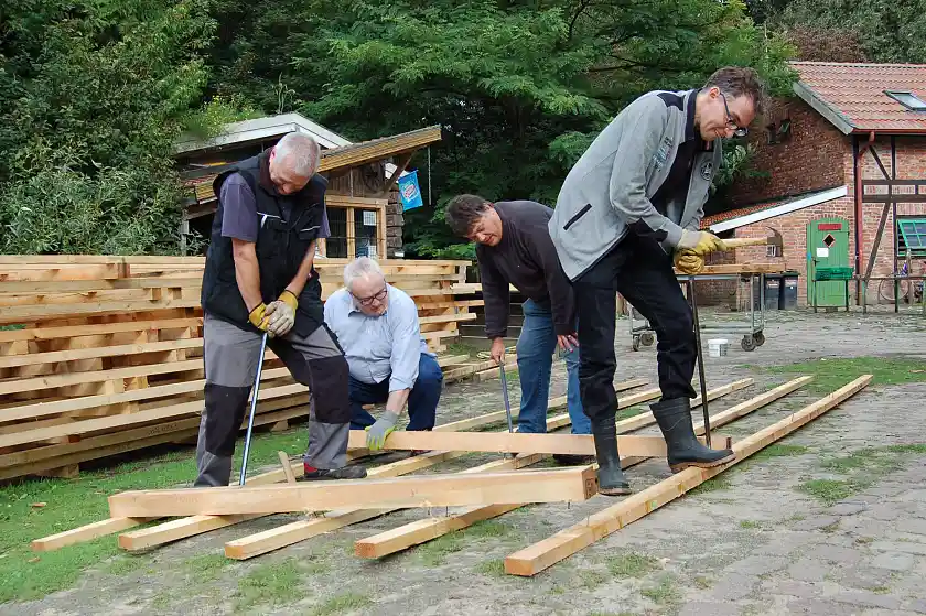 Der Palettenstapel wurde ruck zuck in handliche Balken zerlegt.