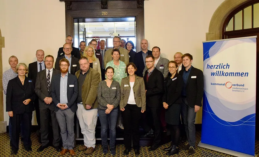 Fachleute aus dem Kommunalverbund Niedersachsen/Bremen haben sich heute im Sitzungssaal des Bremer Rathauses getroffen, um über Maßnahmen für bezahlbaren Wohnraum für alle zu diskutieren