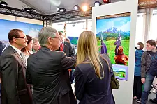 Mondelez war mit einer Fotobox vor Ort und der Bürgermeister ließ es sich nicht nehmen, sie auszuprobieren