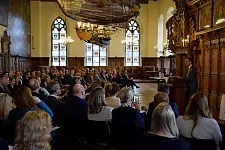 Senator Günthner zeichnet über 30 Unternehmen als familienfreundlich aus