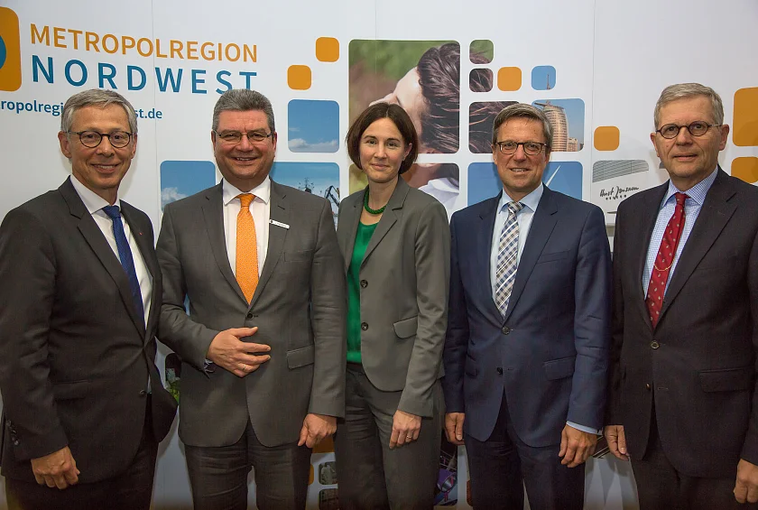Jahrespressekonferenz der Metropolregion Nordwest: (v.l.n.r.) Bürgermeister Dr. Carsten Sieling, Mitglied im Vorstand; Landrat Jörg Bensberg, 1. Vorsitzender; Dr. Anna Meincke, Geschäftsführerin; Dr. Matthias Fonger, Mitglied im Vorstand und Vorsitzender des Fördervereins ‚Wirtschaft pro Metropolregion‘; Präses Harald Emigholz, 2. Vorsitzender