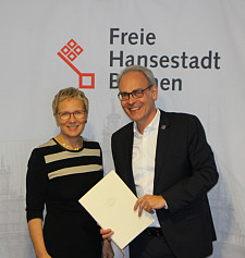 Senatorin Eva Quante-Brandt und Björn Portillo, 1. Vorsitzender des Branchenverbands bremen digitalmedia e.V. 