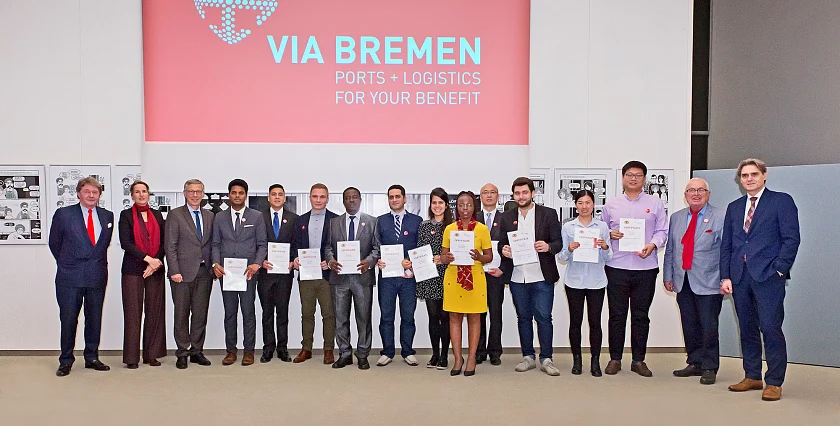 Gruppenfoto im Festsaal der Bürgerschaft mit den neuen 'Logistics Ambassadors " von VIA Bremen