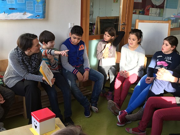 Claudia Bogedan zu Gast in der Grundschule Ellenerbrokweg