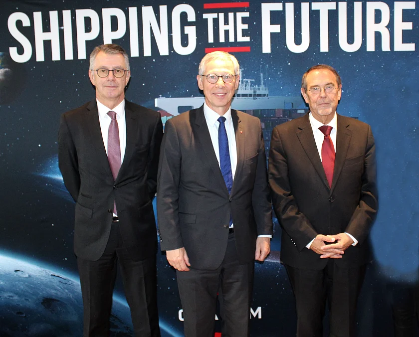 v.l.n.r.: Peter Wolf (Geschäftsführer CMA CGM Deutschland), Bürgermeister Carsten Sieling und Reinhard Peschel (Präsident CMA CGM Central Europe Cluster)