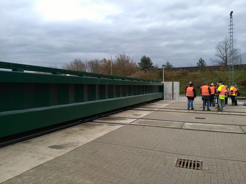 Das Flutschutztor im Neustädter Hafen 