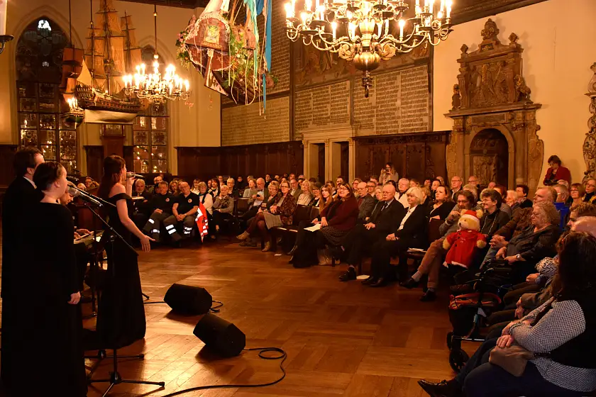 Die Sängerin Sara Dähn und der Musiker Thomas Blaeschke begleiteten mit zwei weiteren Interpreten als Ensemble "Voice over Piano" den Empfang mit Interpretationen bekannter Hits und eigenen Liedern