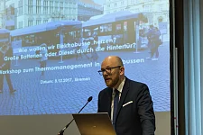 Staatsrat Ronny Meyer bei der Begrüßung