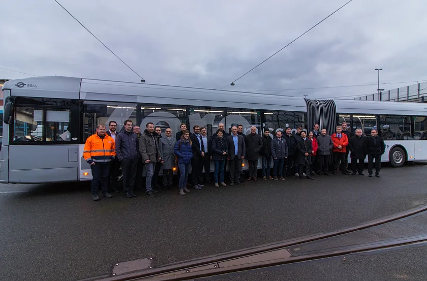 "Gruppenbild mit Elektrobus" – Fachexkursion zum BSAG Depot