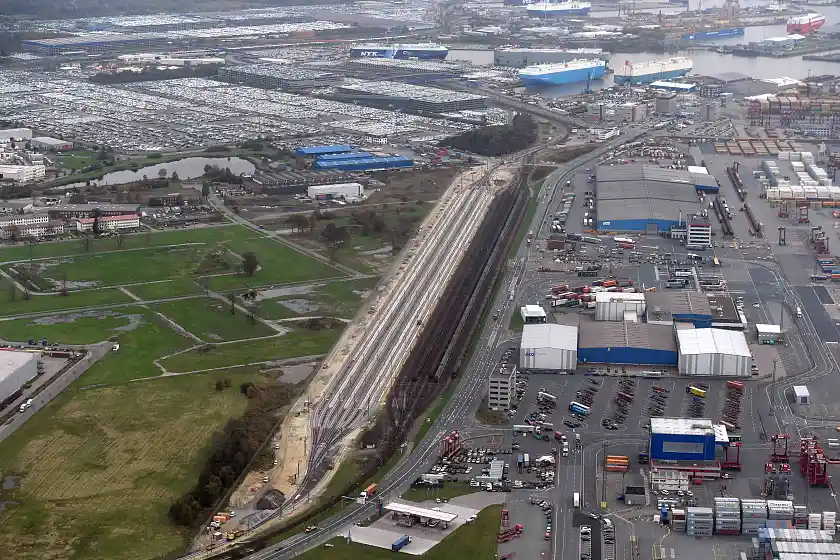 Luftbild des „Hafenbahnhofs“ Imsumer Deich