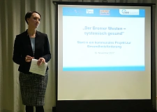 Senatorin Bogedan während der Kickoff-Veranstaltung im ReBuZ West. 